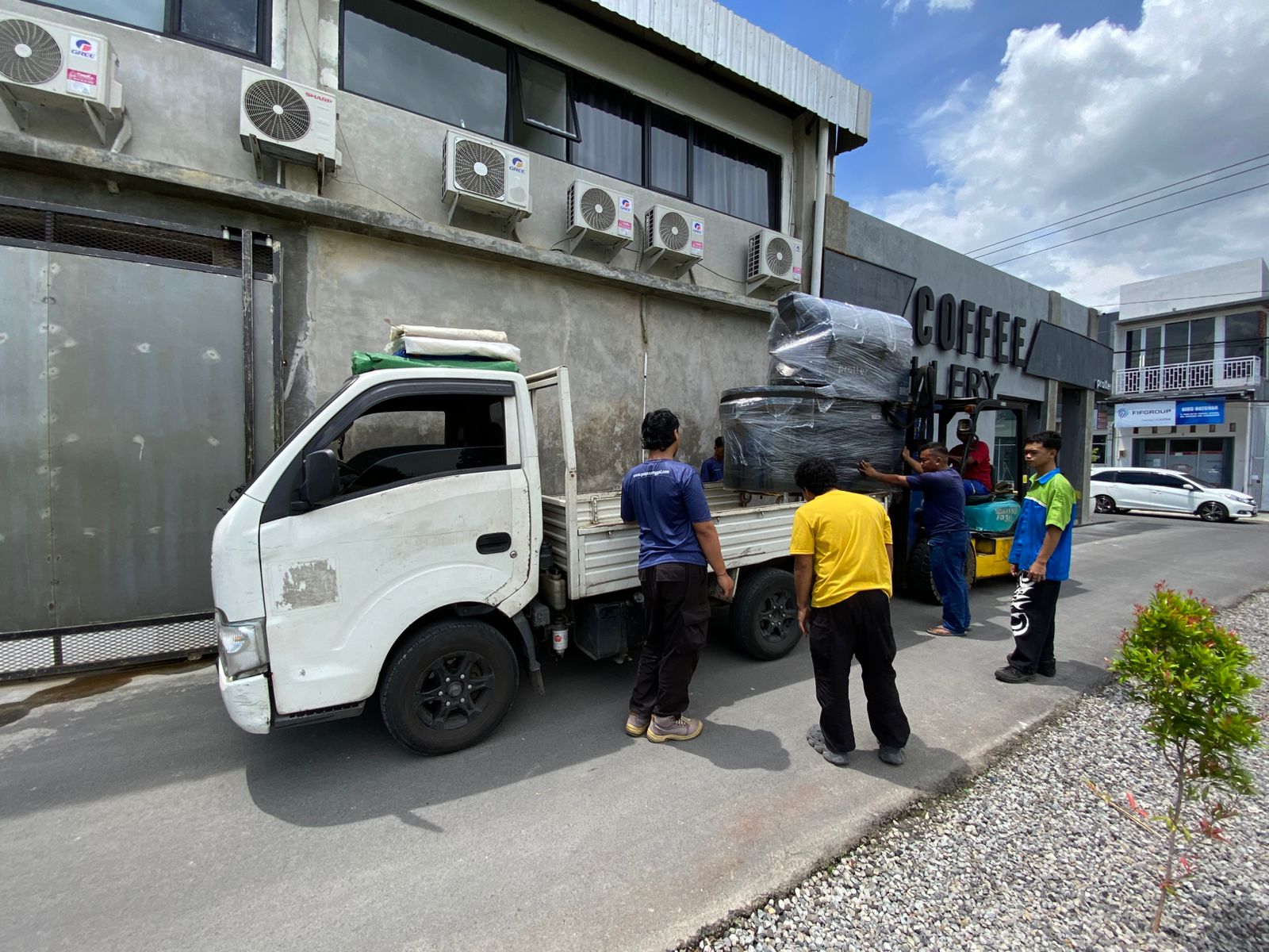 Tim Profesional Pindahan Kurnia Express Solo